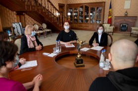 Maia Sandu s-a întâlnit cu membrii familiilor a cinci eroi căzuți în conflictul armat de pe Nistru